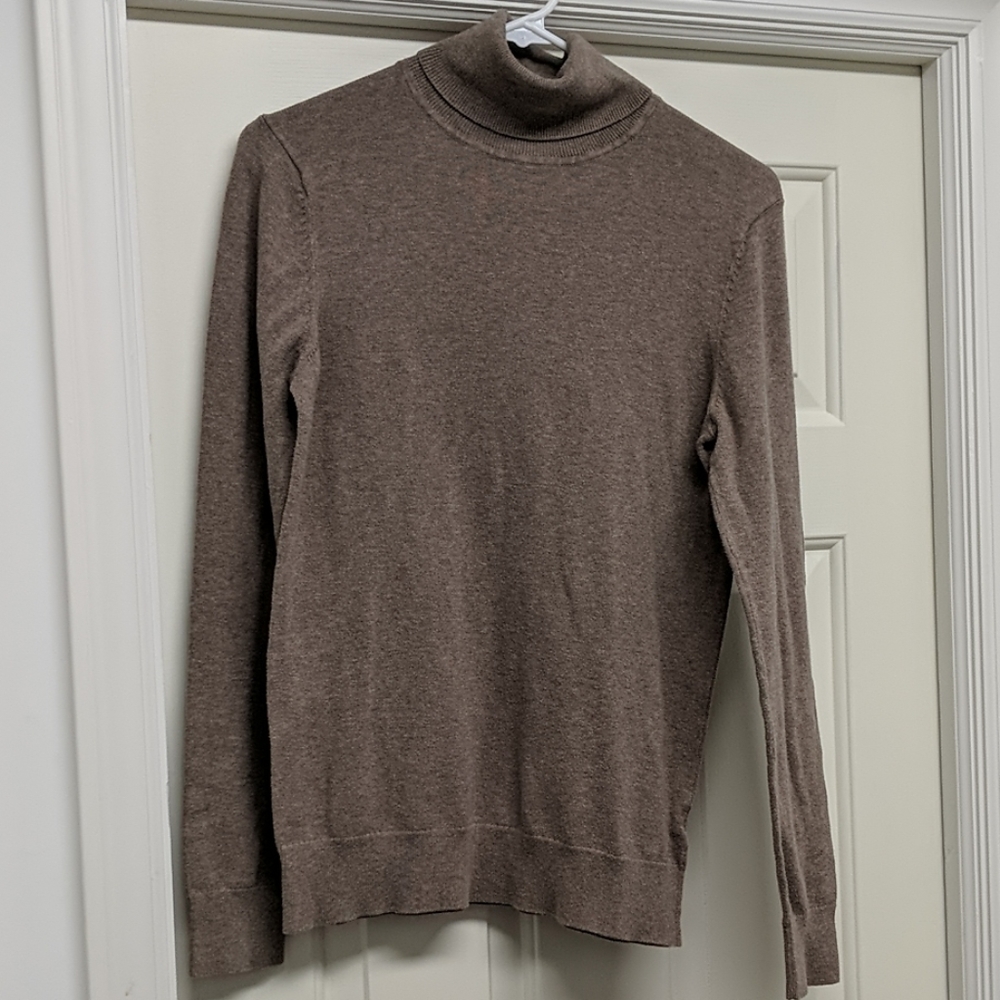 GAP turtleneck sweater Size Medium